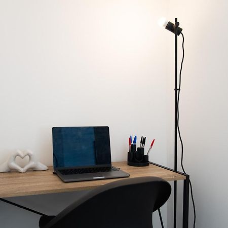 Luxury Studio Apartment In Sutton, London ซัตทอน ภายนอก รูปภาพ