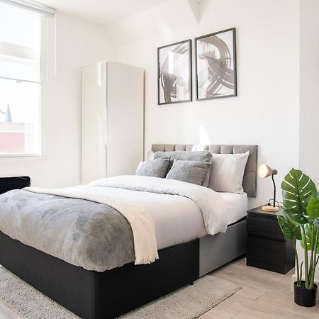 Luxury Studio Apartment In Sutton, London ซัตทอน ภายนอก รูปภาพ