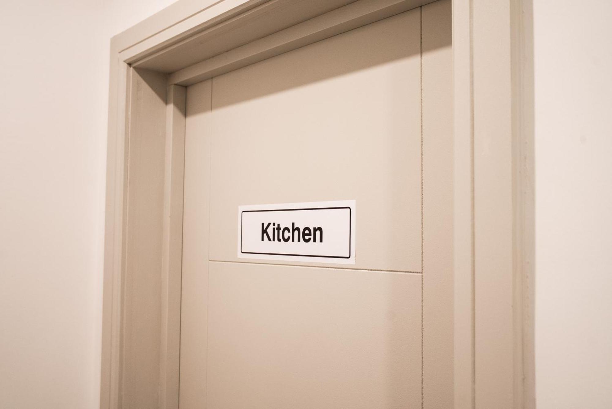 Luxury Studio Apartment In Sutton, London ซัตทอน ภายนอก รูปภาพ