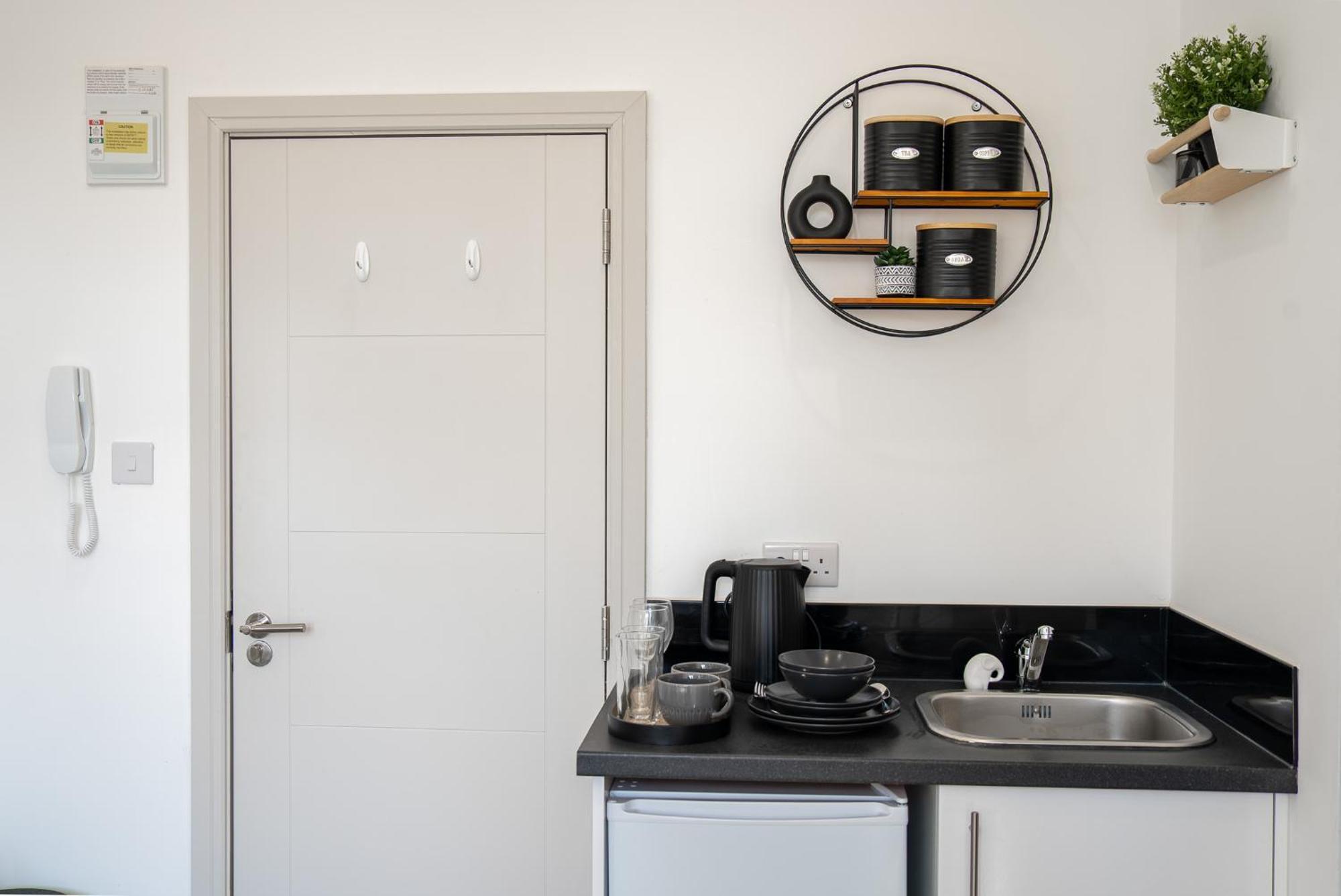 Luxury Studio Apartment In Sutton, London ซัตทอน ภายนอก รูปภาพ