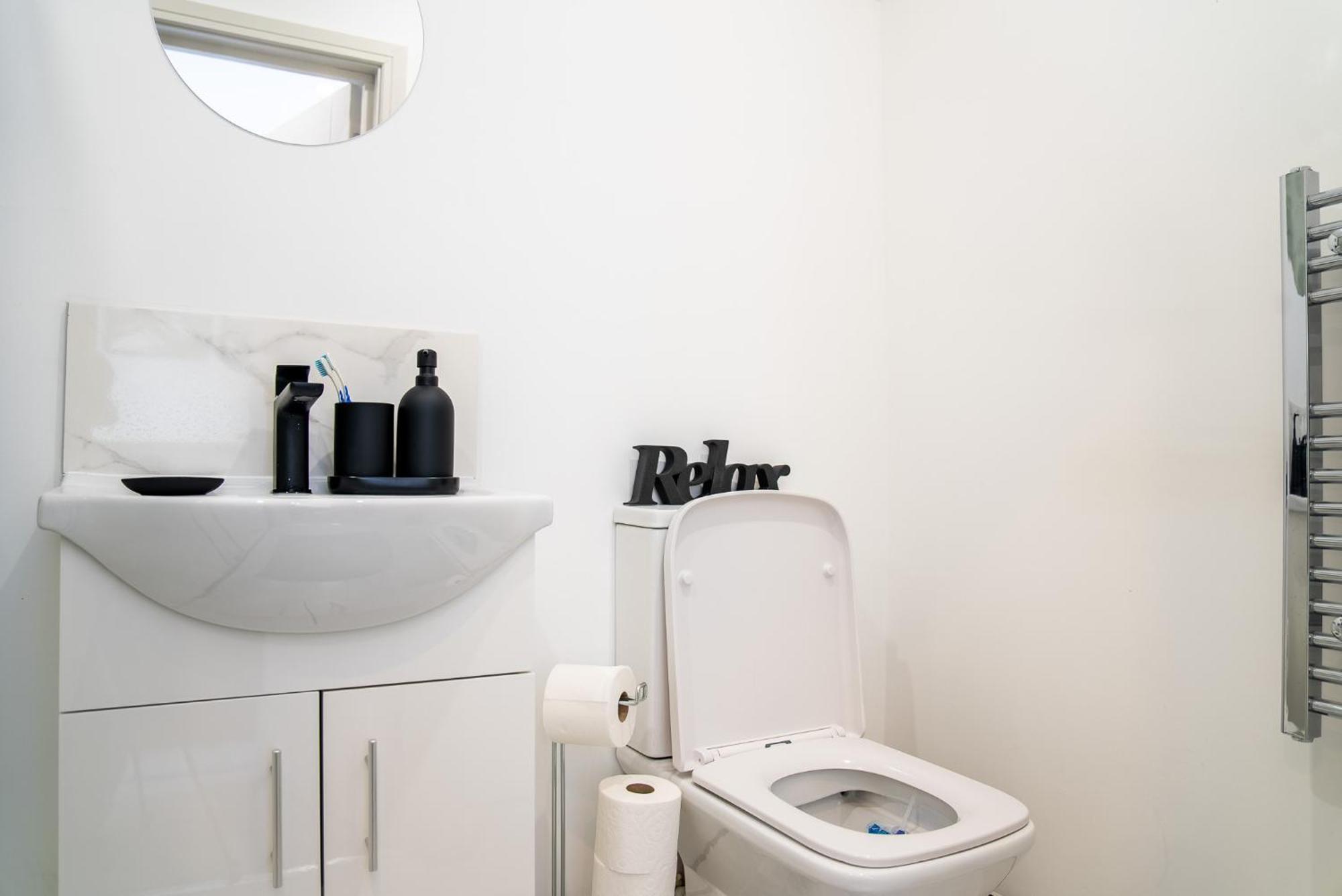 Luxury Studio Apartment In Sutton, London ซัตทอน ภายนอก รูปภาพ