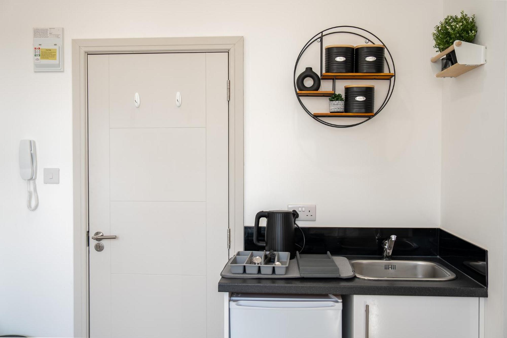 Luxury Studio Apartment In Sutton, London ซัตทอน ภายนอก รูปภาพ